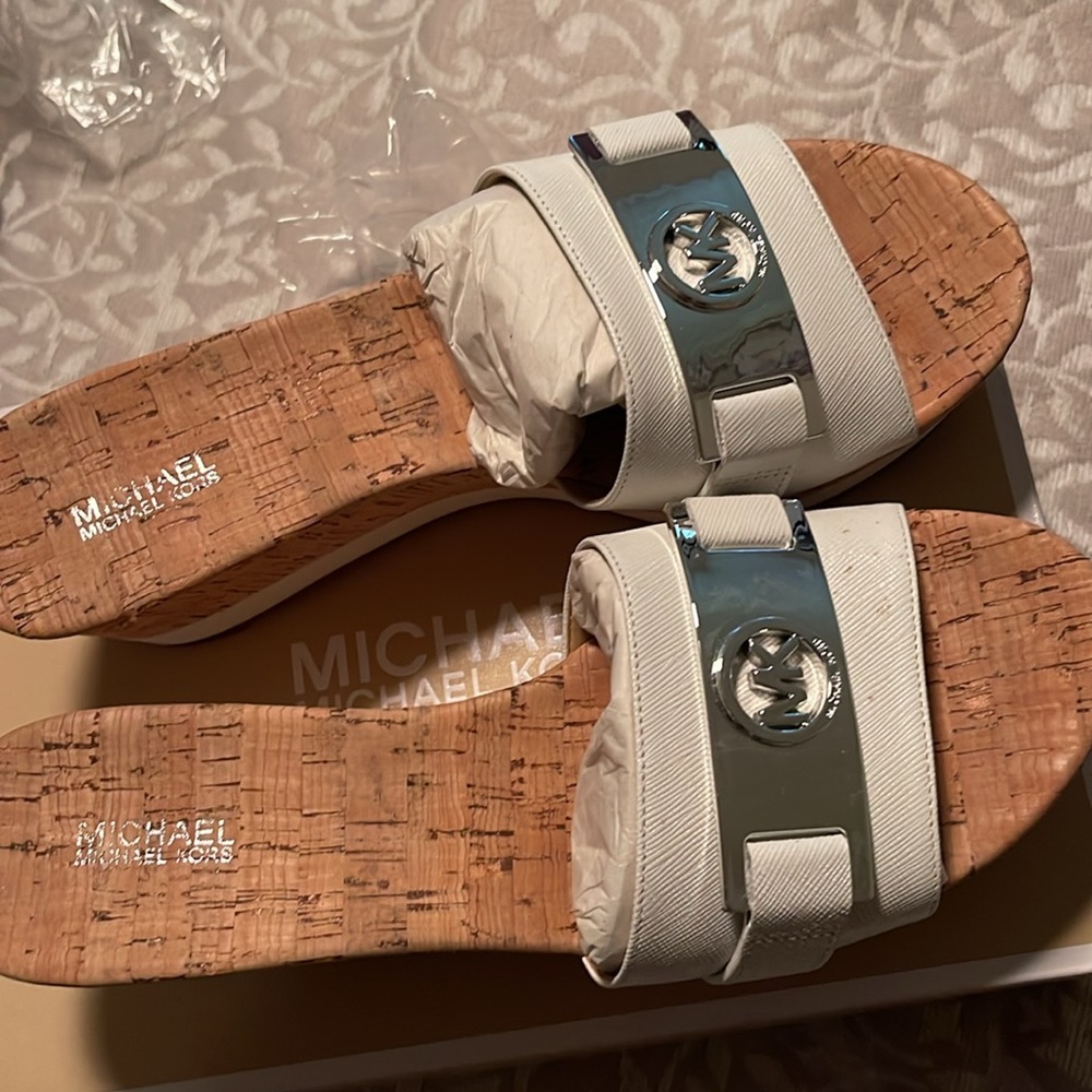 SZ 8 brand new Michael Kors wedges !!! - Picture 2 of 4